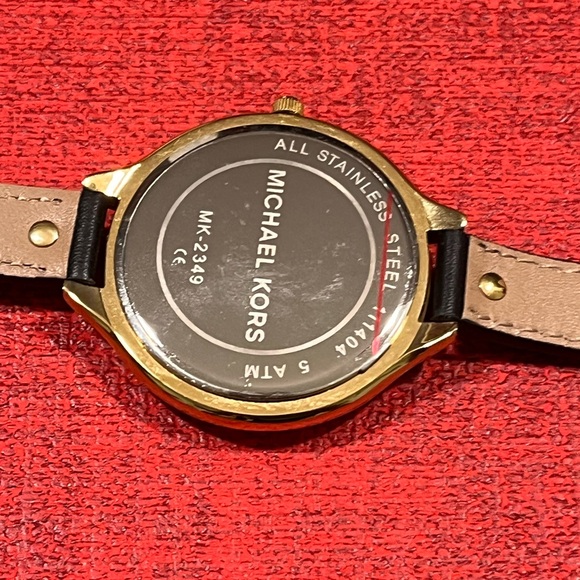 MICHAEL KORS PRE-LOVED AUTHENTIC RUNWAY GOLD STUDDED BROWN LEATHER WATCH - Picture 14 of 15